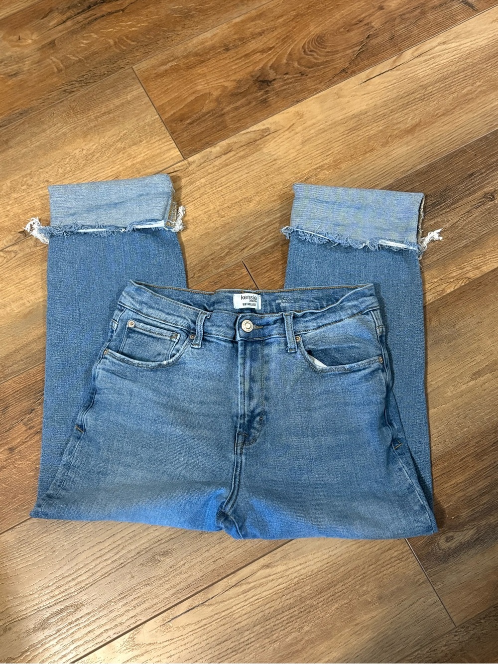 Kensie Medium Blue High-Rise Cropped Straight Jeans with Frayed Hem